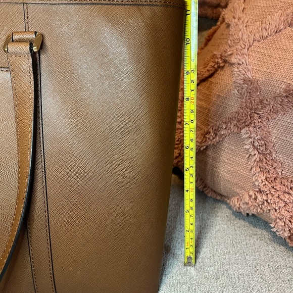 USED ONE TIME- Chocolate Brown Large Michael Kors Shoulder Bag - Picture 4 of 10